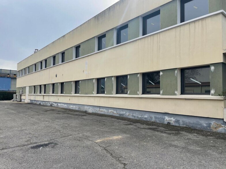 Bureau dans Aubagne à louer - Photo de l’immeuble – Image 3 sur 5