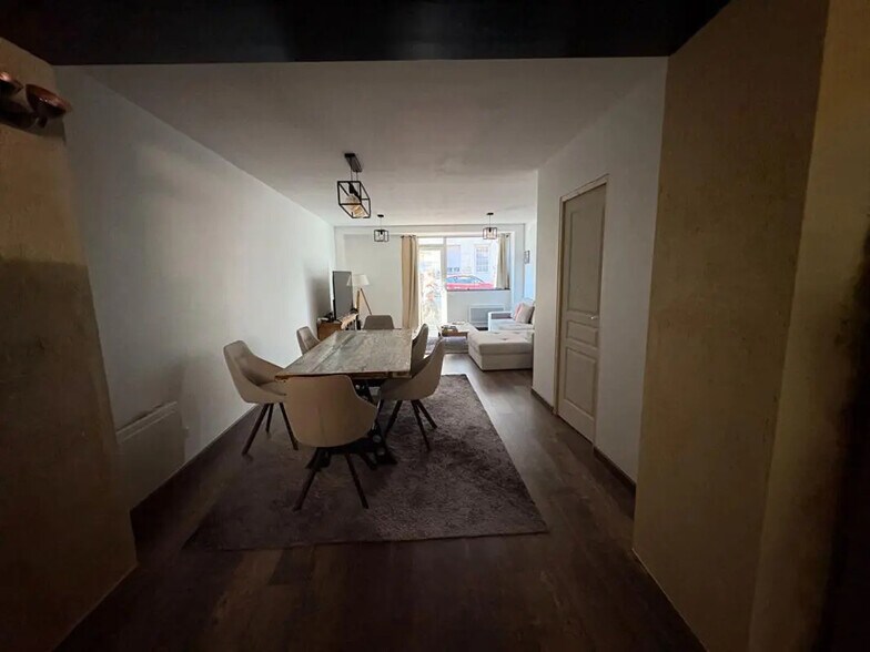 Local d'activités dans Rauzan à vendre - Photo de l’immeuble – Image 2 sur 4