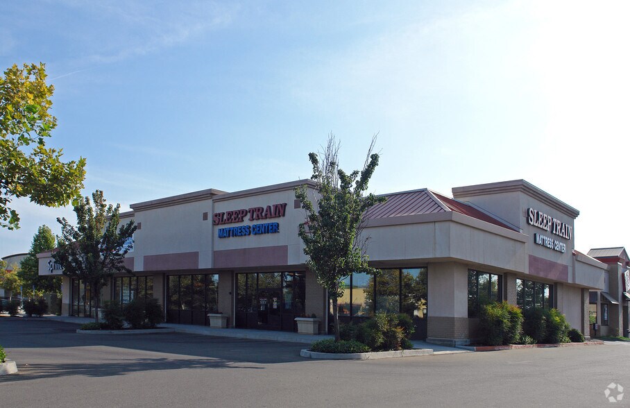 1050 Tharp Rd, Yuba City, CA à louer - Photo de l’immeuble – Image 2 sur 4