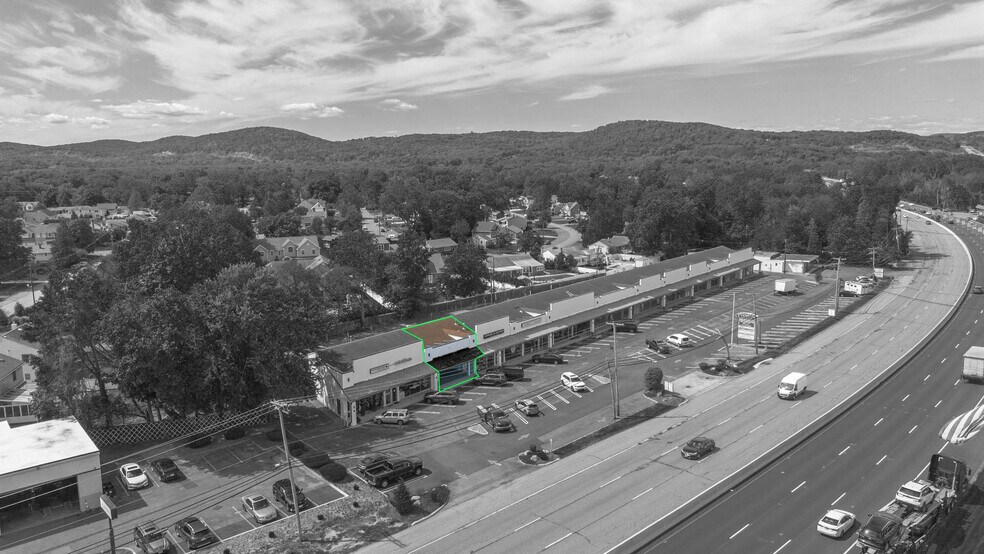 679-717 State Rt 23, Pompton Plains, NJ à louer - Photo de l’immeuble – Image 3 sur 16