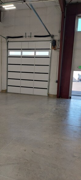 3015 W Directors Row, Salt Lake City, UT à louer - Photo de l’immeuble – Image 2 sur 9