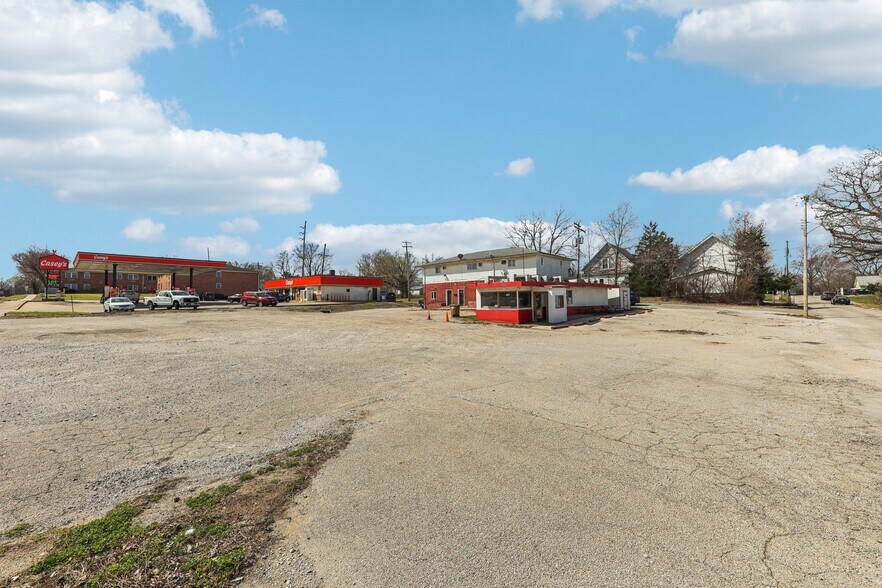 201 Dearborn St, Hillsboro, IL à vendre - Photo de l’immeuble – Image 3 sur 21