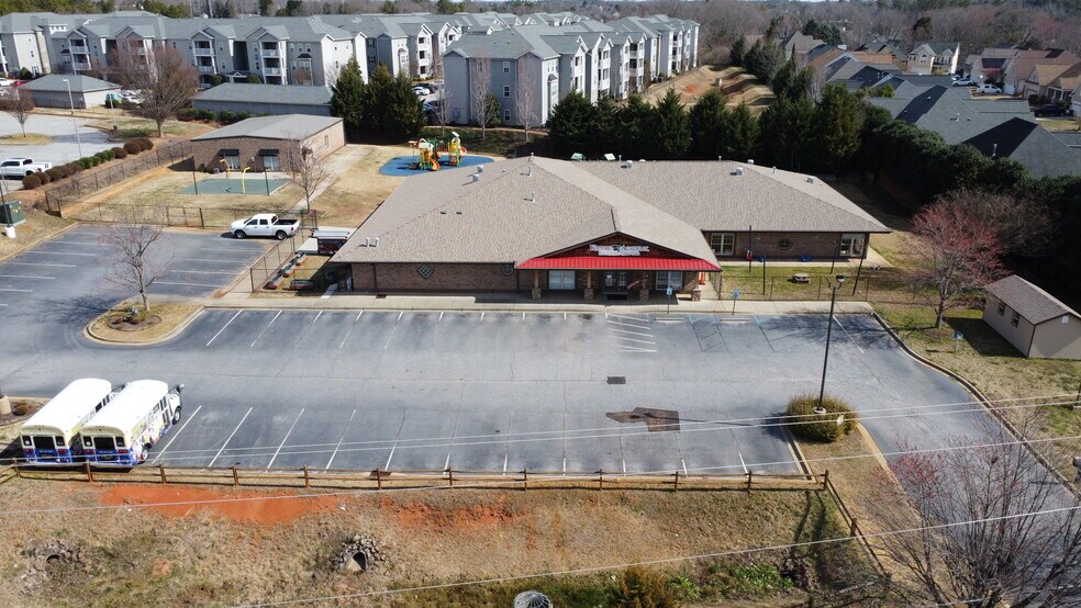 321 Scuffletown Rd, Simpsonville, SC à vendre - Photo de l’immeuble – Image 1 sur 15