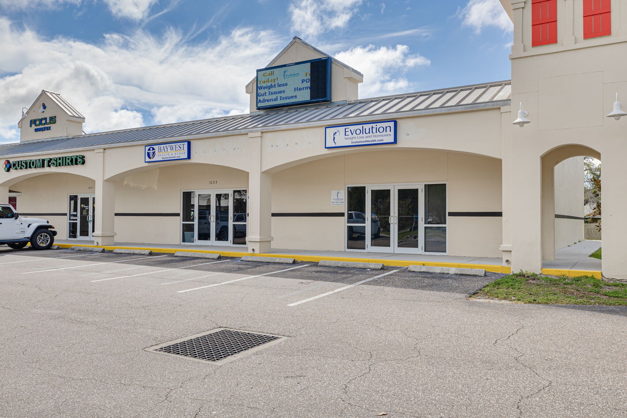 1015-1033 W Bay Dr, Largo, FL à louer Photo principale– Image 1 sur 36