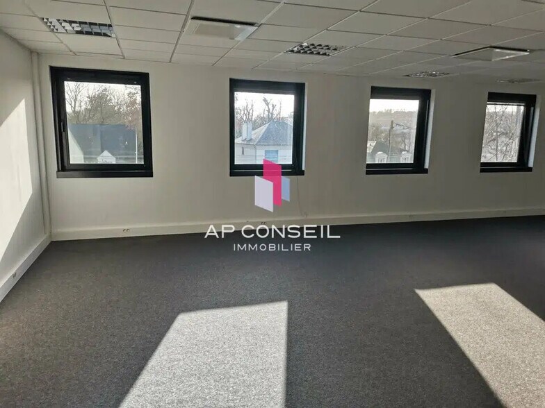 Bureau dans Le Pecq à louer - Photo intérieure – Image 2 sur 8
