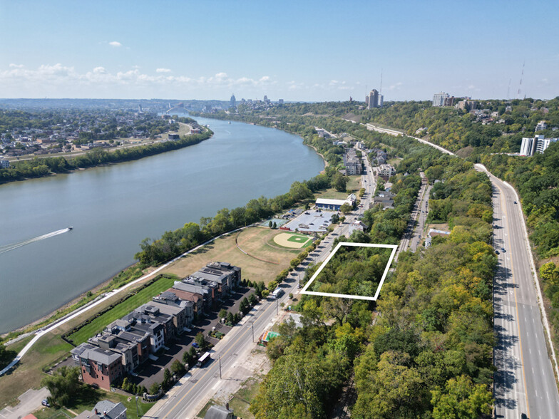 2416 Riverside Dr, Cincinnati, OH à vendre - Photo de l’immeuble – Image 3 sur 6
