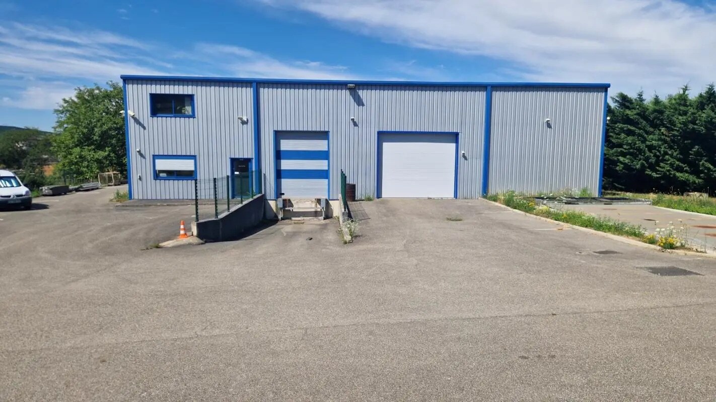 Industriel/Logistique dans Saint-Just-Chaleyssin à vendre Photo de l’immeuble– Image 1 sur 10