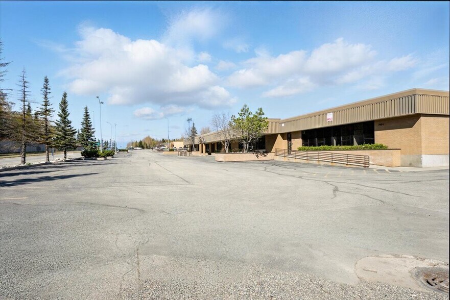 7001 Jewel Lake Rd, Anchorage, AK à vendre - Photo de l’immeuble – Image 2 sur 37