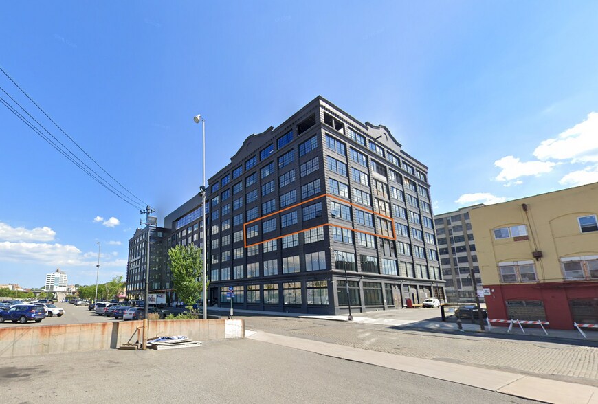 4002 2nd Ave, Brooklyn, NY à louer - Photo principale – Image 1 sur 1