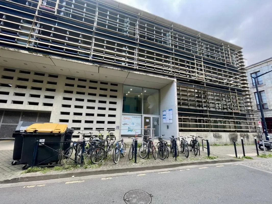 Bureau dans Bordeaux à louer Photo de l’immeuble– Image 1 sur 9