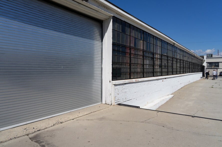 2900 E 11th St, Los Angeles, CA à louer - Photo de l’immeuble – Image 3 sur 18