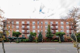 Plus de détails pour 504 Merrick Rd, Lynbrook, NY - Logement à vendre