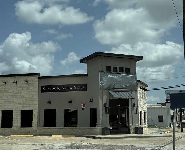 3520 Nederland Ave, Nederland, TX à vendre - Photo de l’immeuble – Image 2 sur 24
