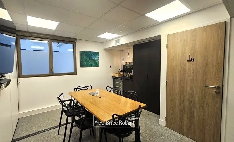 Bureau dans Lyon à louer - Photo de l’immeuble – Image 3 sur 7