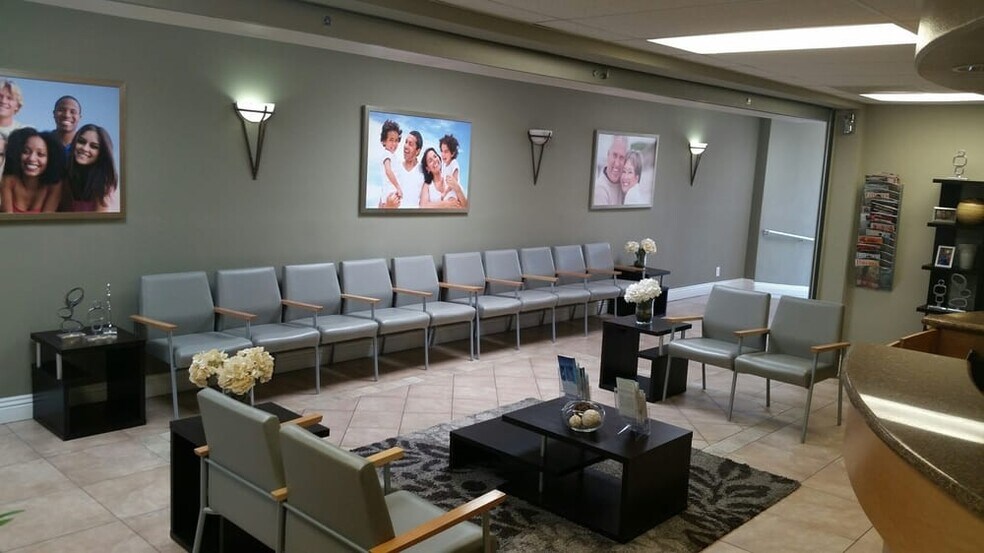 1729 Termino Ave, Long Beach, CA à vendre - Hall d’entrée – Image 2 sur 4