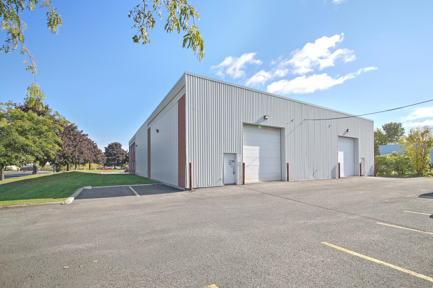 1550 Rue de Coulomb, Boucherville, QC à louer - Photo de l’immeuble – Image 3 sur 11
