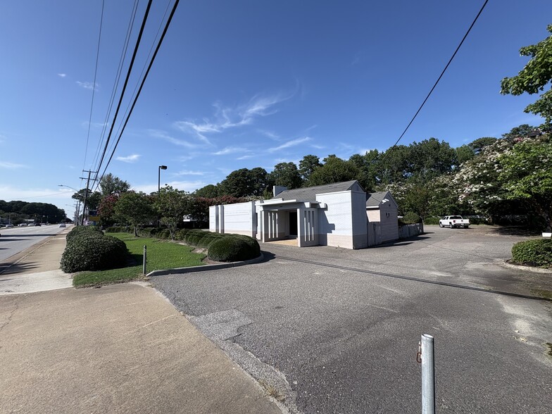 11292 Jefferson Ave, Newport News, VA à louer - Photo de l’immeuble – Image 2 sur 8
