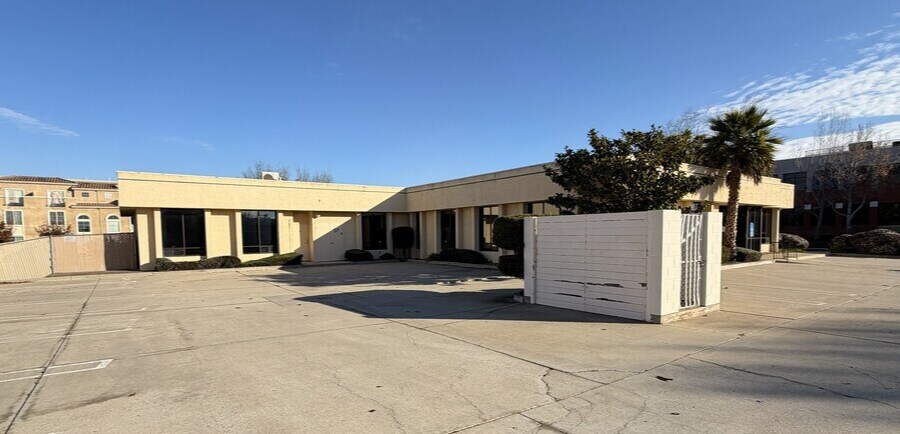 2401 Professional Pky, Santa Maria, CA à louer - Photo de l’immeuble – Image 2 sur 5