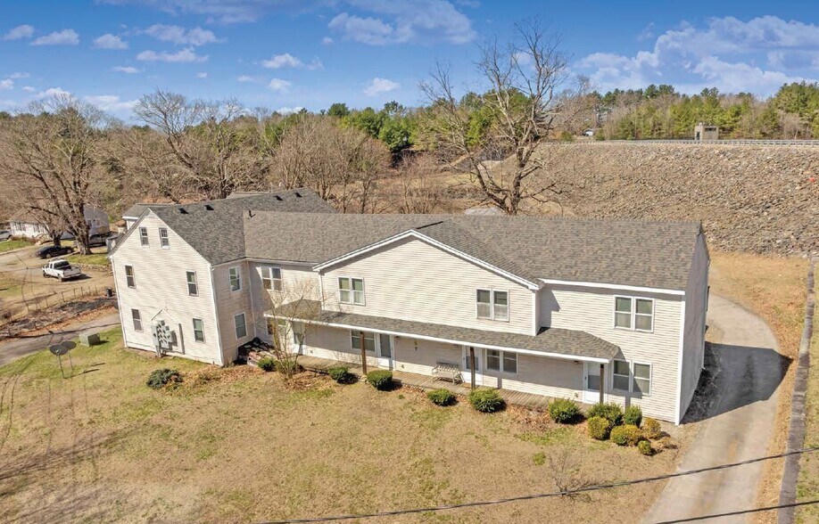 44 Howarth Rd, Oxford, MA à vendre - Photo de l’immeuble – Image 1 sur 14