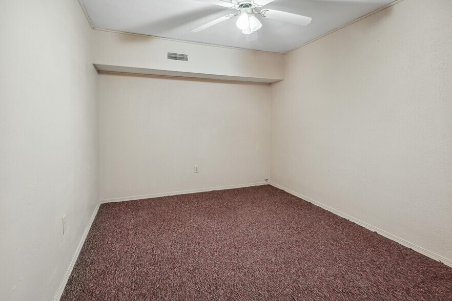 13651 S 690 Rd, Wyandotte, OK à vendre - Photo intérieure – Image 2 sur 31