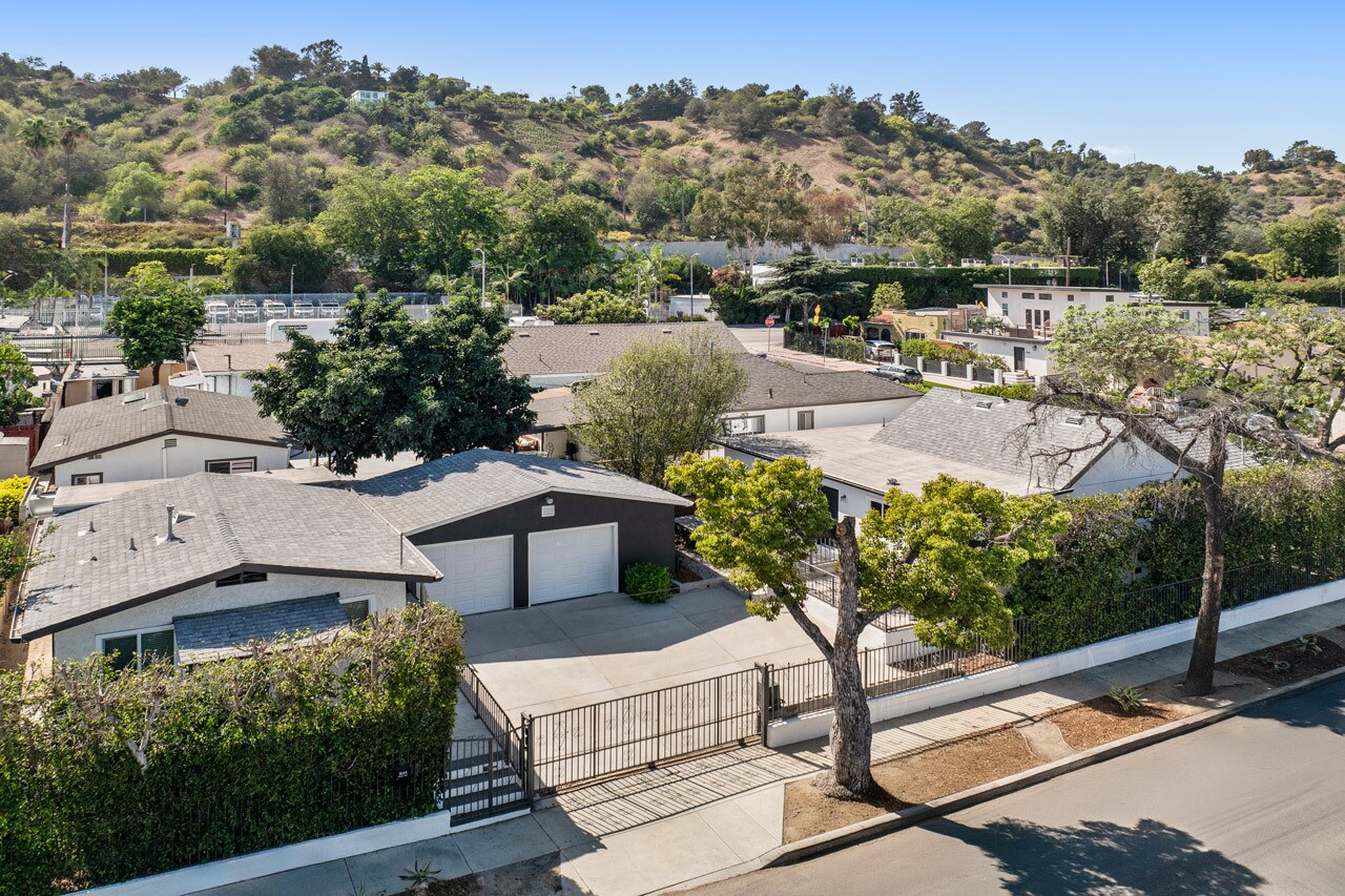 2352 Forney St, Los Angeles, CA à vendre Photo de l’immeuble– Image 1 sur 31