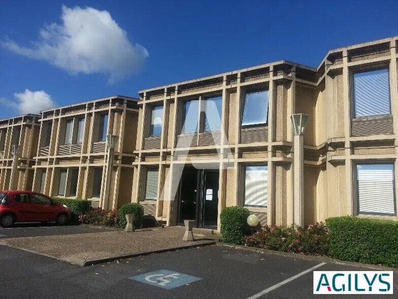 Local d’activités dans Saint-Aubin à louer - Photo de l’immeuble – Image 3 sur 7