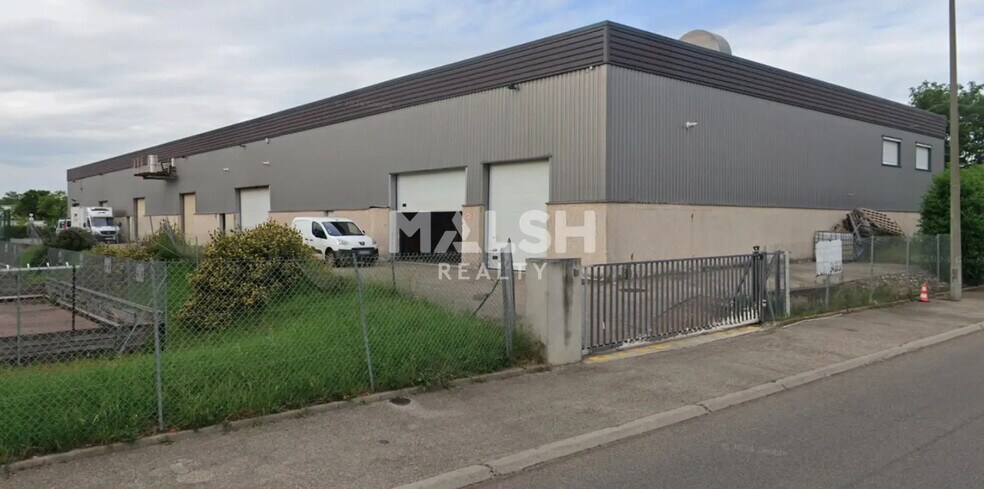 Local d’activités dans Vaulx-en-Velin à louer - Photo de l’immeuble – Image 1 sur 2