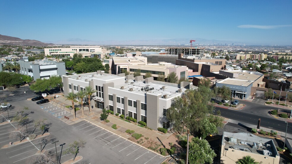 311 S Water St, Henderson, NV à louer - Photo de l’immeuble – Image 2 sur 7