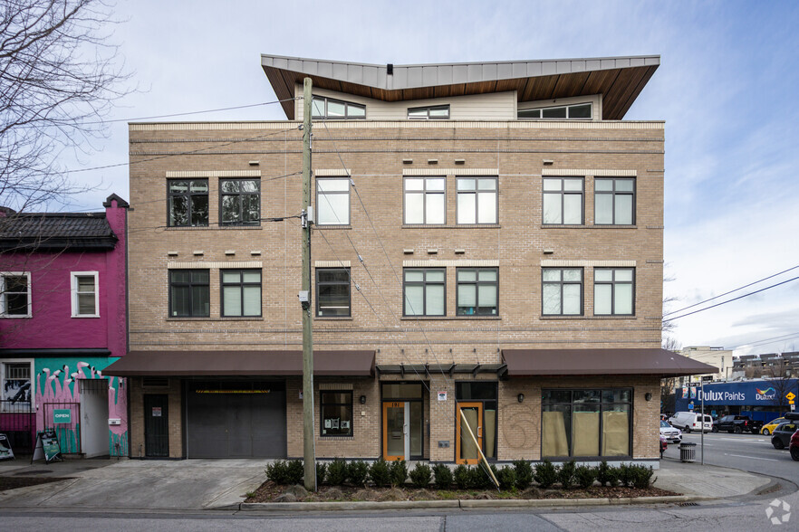 2681-2685 Main St, Vancouver, BC à louer - Photo de l’immeuble – Image 2 sur 2