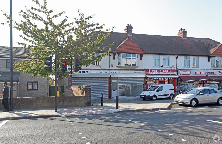 360 Staines Rd, Hounslow à louer - Photo principale – Image 1 sur 7