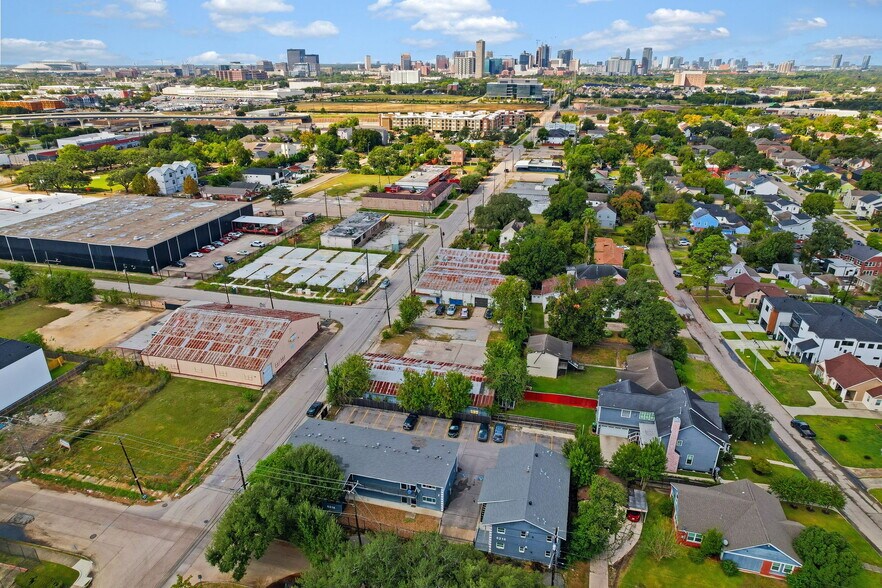 3368 Dixie Dr, Houston, TX à vendre - Photo de l’immeuble – Image 2 sur 6