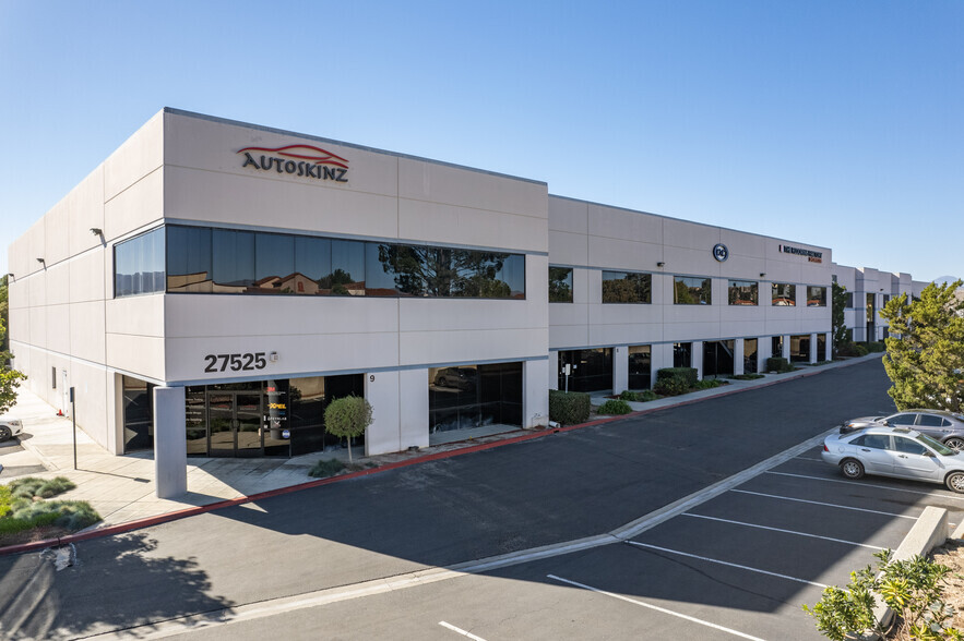 27525 Newhall Ranch Rd, Valencia, CA à louer - Photo de l’immeuble – Image 3 sur 24