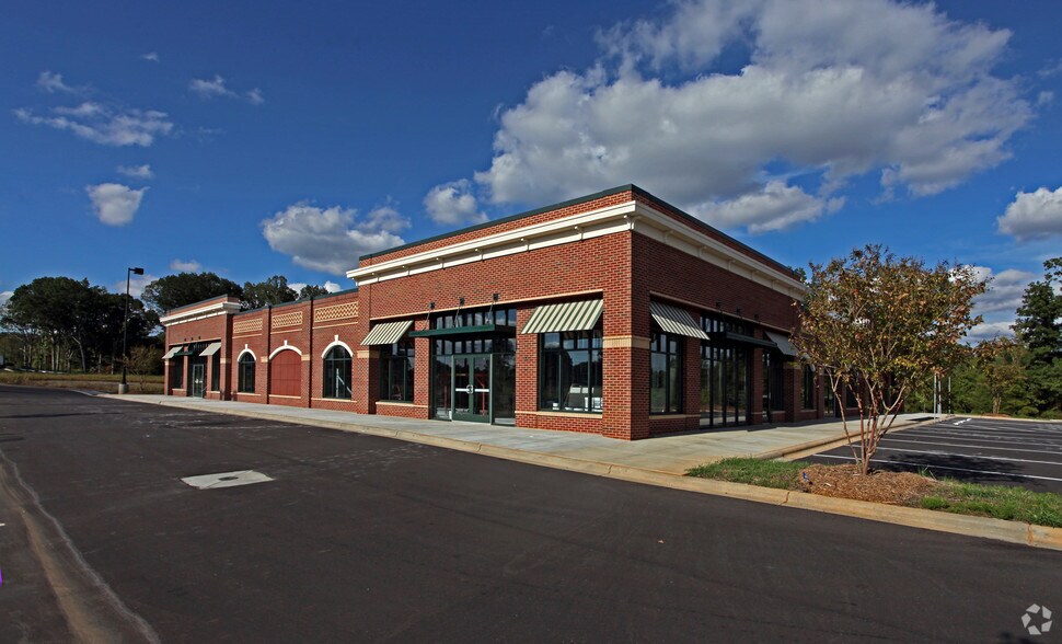 2514 Cuthbertson Rd, Waxhaw, NC à louer - Photo de l’immeuble – Image 2 sur 4