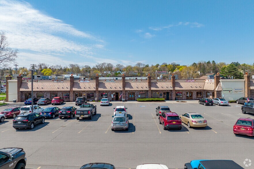 5781 Bridge St, East Syracuse, NY à louer - Photo de l’immeuble – Image 2 sur 6