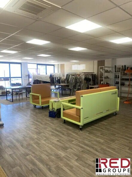 Local d'activités dans Aubagne à vendre - Photo de l’immeuble – Image 2 sur 5