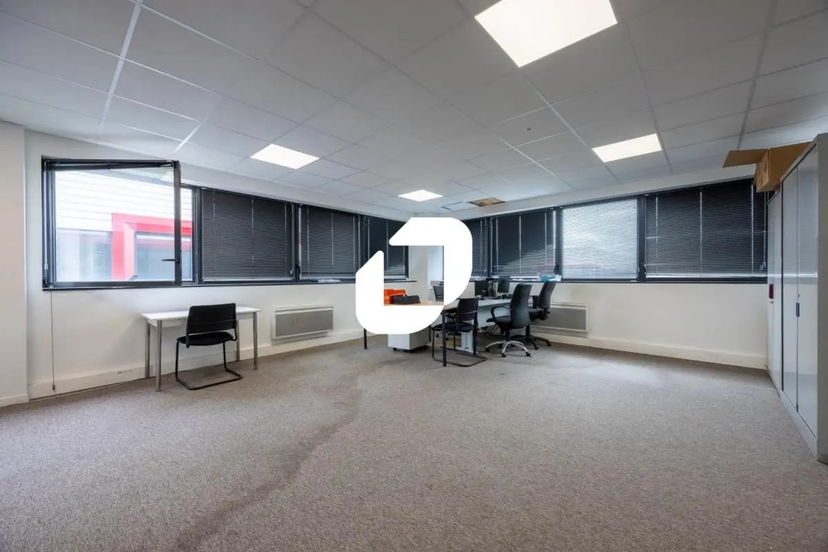 Bureau dans Chanteloup-en-Brie à louer Photo intérieure– Image 1 sur 8