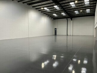 Plus de détails pour Saxon Way, West Drayton - Industriel/Logistique à louer