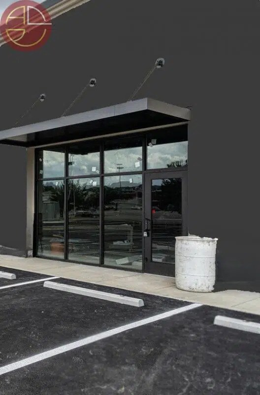 Plus de détails pour Local commercial à vendre