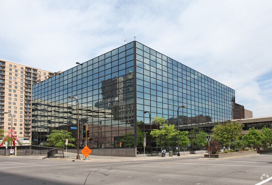 255 2nd Ave S, Minneapolis, MN à louer - Photo de l’immeuble – Image 1 sur 8
