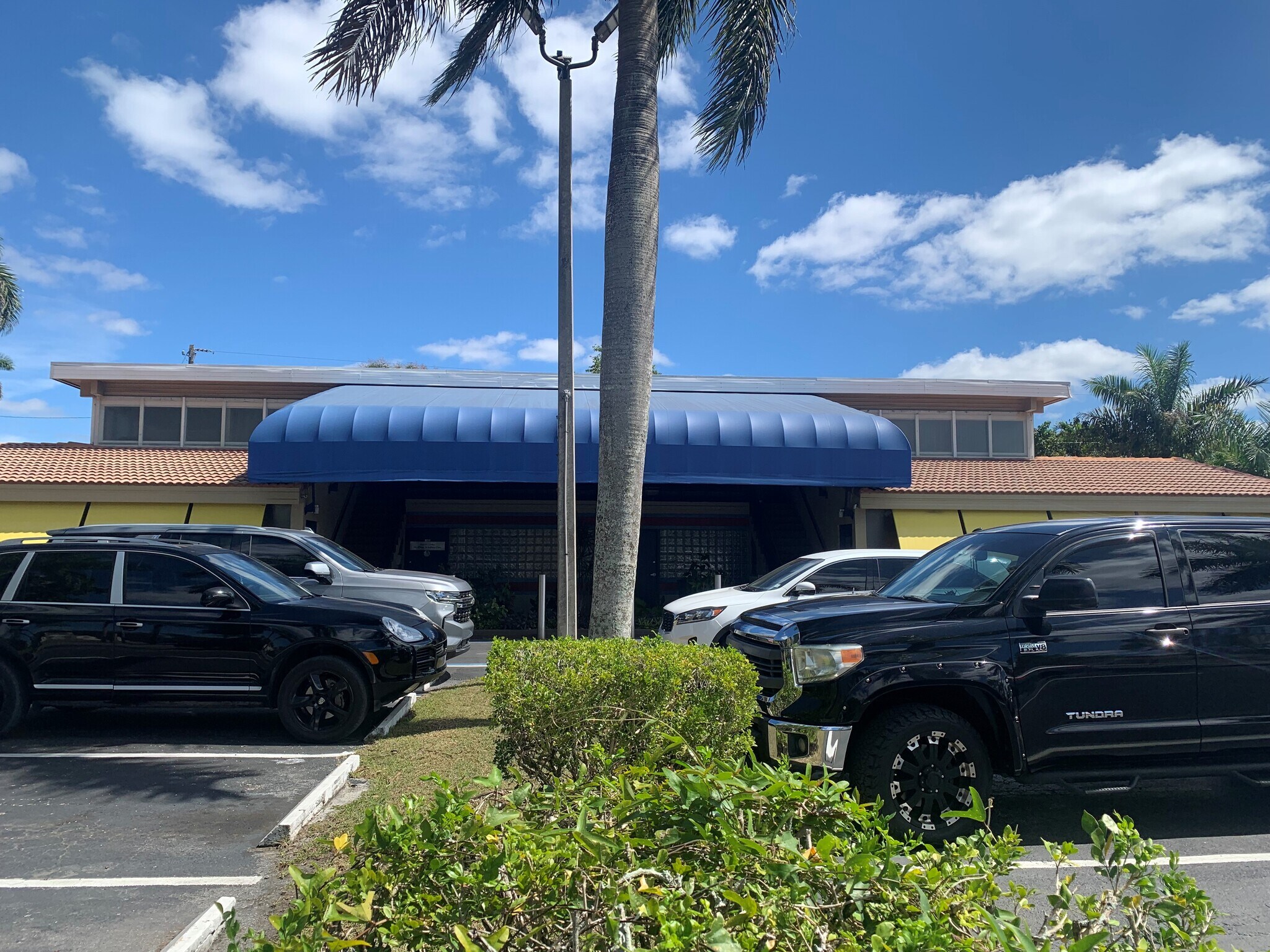 100 NE 15th St, Homestead, FL à louer Photo de l’immeuble– Image 1 sur 9