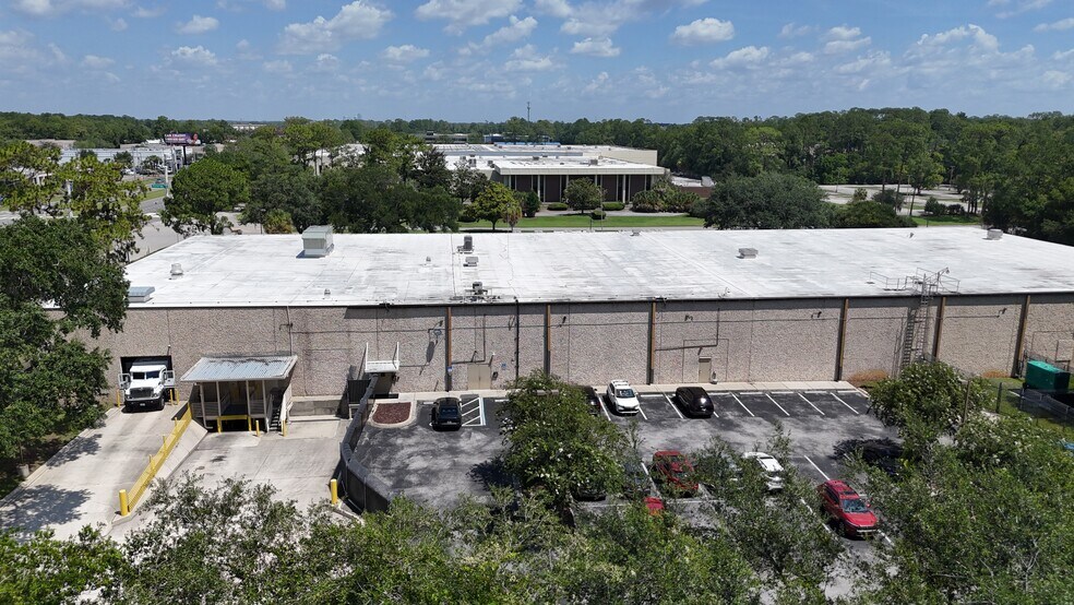 8230 Baycenter Rd, Jacksonville, FL à louer - Photo de l’immeuble – Image 3 sur 7