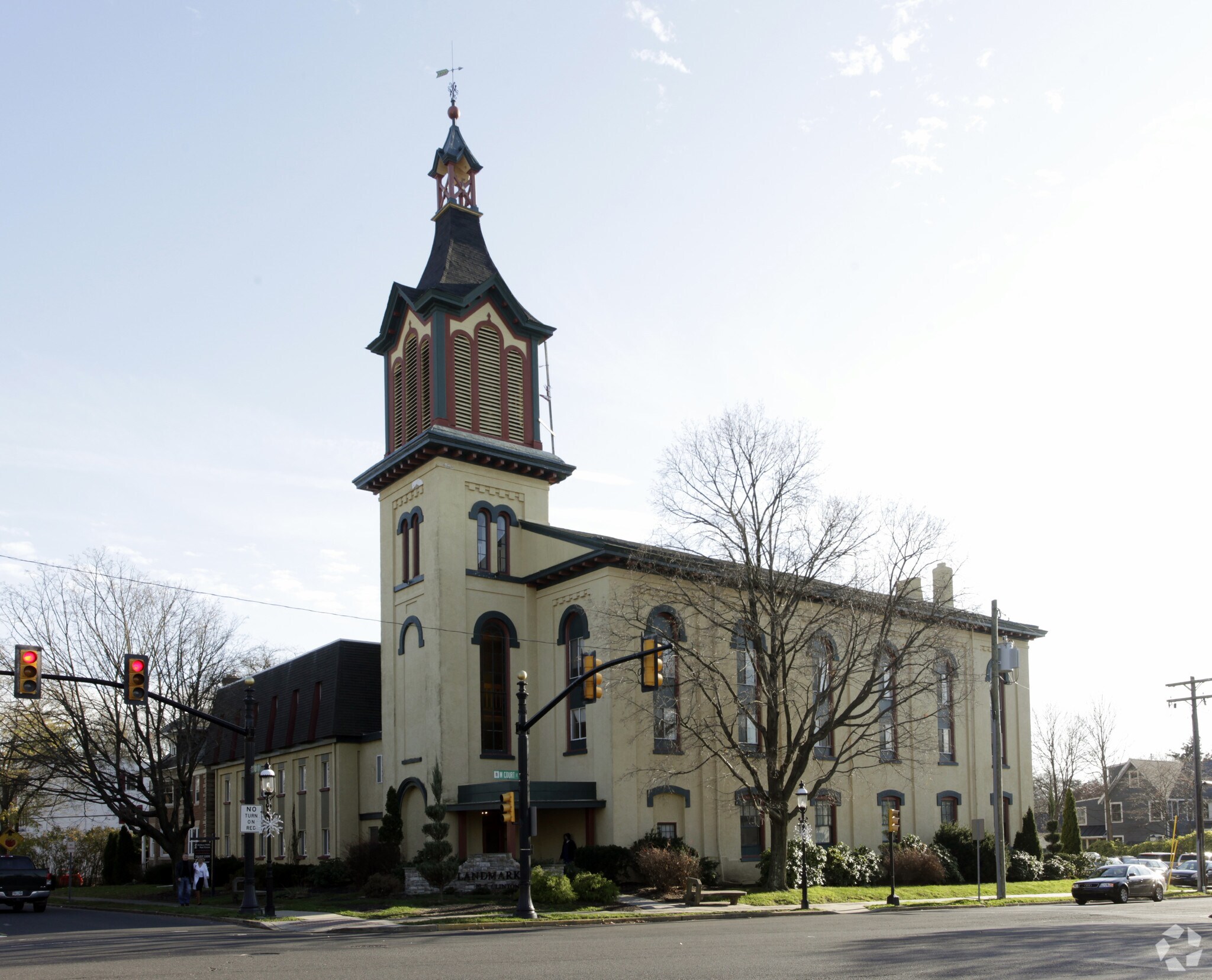 10 S Clinton St, Doylestown, PA à louer Photo de l’immeuble– Image 1 sur 7