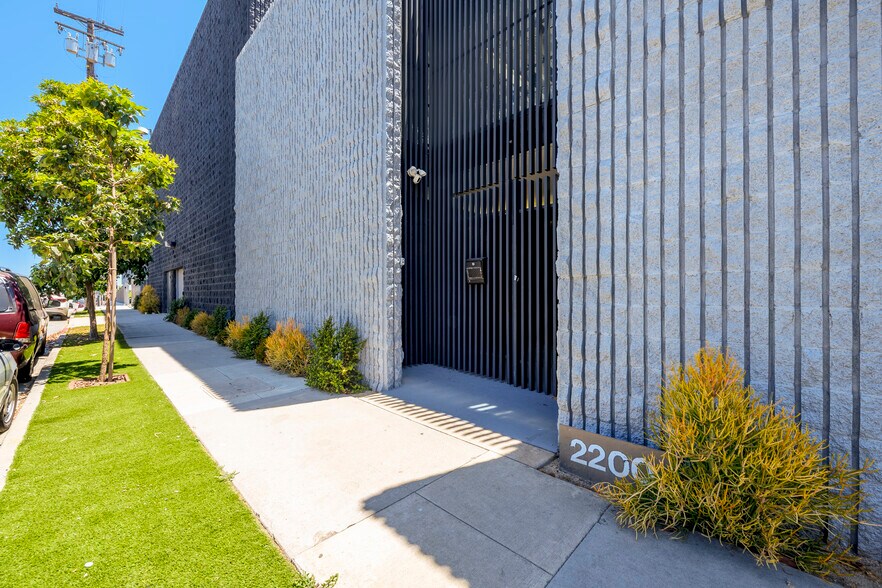 2200 Michigan Ave, Santa Monica, CA à louer - Photo de l’immeuble – Image 3 sur 19