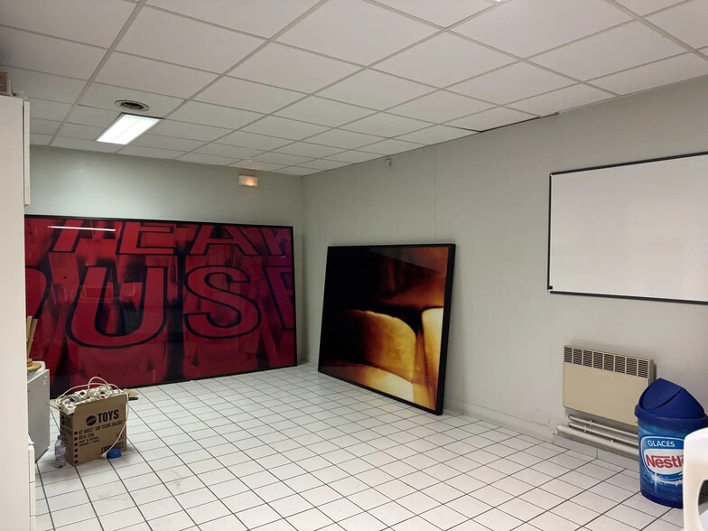 Local d’activités dans Ercuis à louer - Photo de l’immeuble – Image 3 sur 19