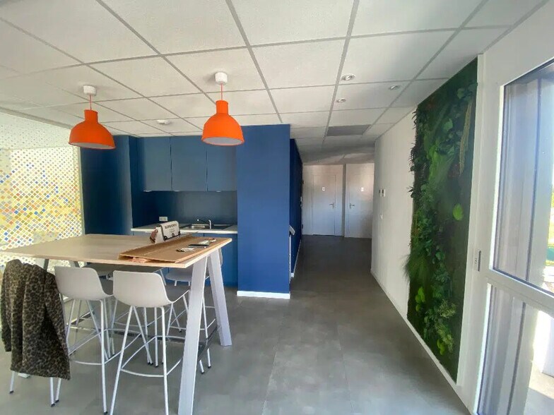 Bureau dans SAINT-MARTIN-BELLEVUE à louer - Photo de l’immeuble – Image 3 sur 3