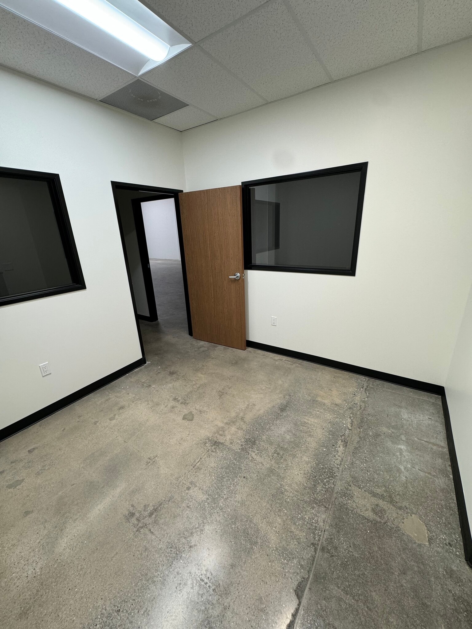 13006 Saticoy St, North Hollywood, CA à louer Photo intérieure– Image 1 sur 4