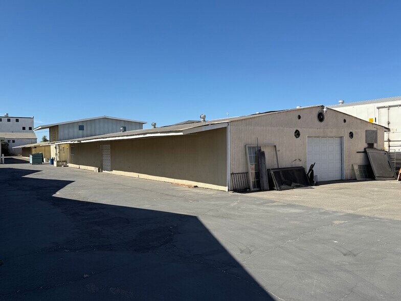 301 Mitchell Rd, Modesto, CA à louer - Photo de l’immeuble – Image 3 sur 7
