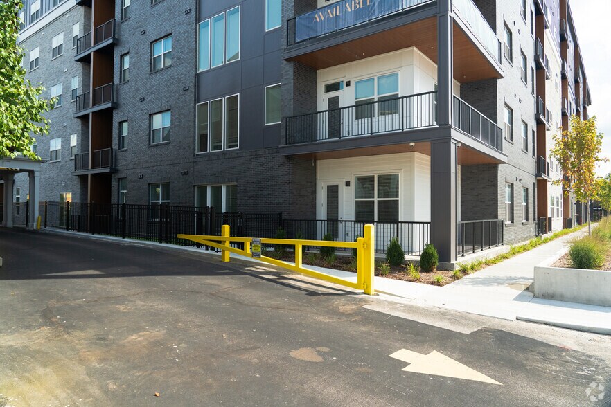 1827 N Meridian St, Indianapolis, IN à louer - Photo de l’immeuble – Image 2 sur 97