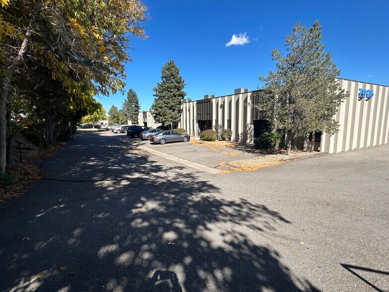 7925 E Harvard Ave, Denver, CO à louer - Photo de l’immeuble – Image 3 sur 4