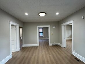 121 N Washington St, Naperville, IL à louer Photo intérieure– Image 1 sur 28